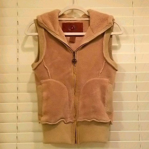 BB Dakota Jackets & Blazers - Teddy Vest with Hood 🐻